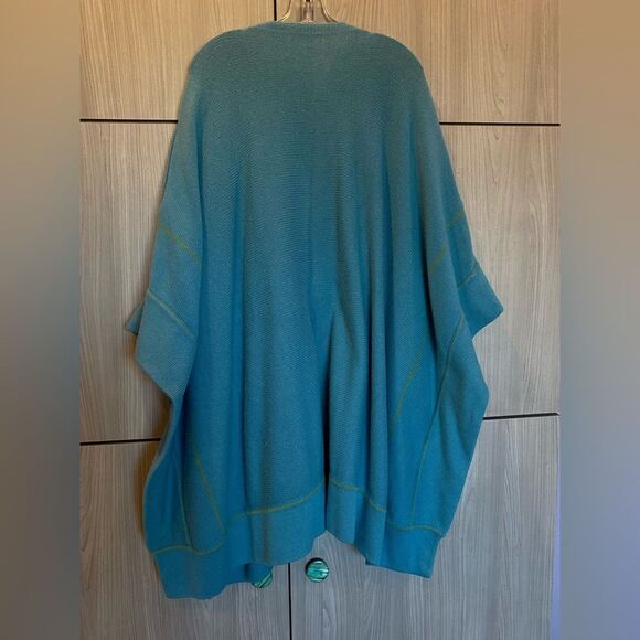 One Of A Kind  Designer Ann Tobias Poncho By ROJA Collection - Picture 10 of 12